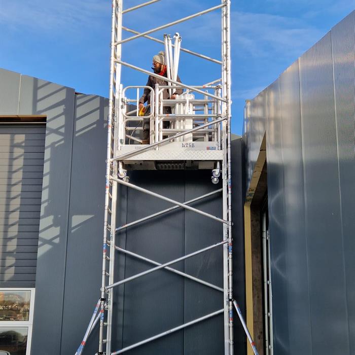 Mobile scaffold lift S