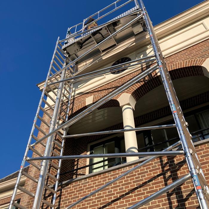 Mobile scaffold lift M