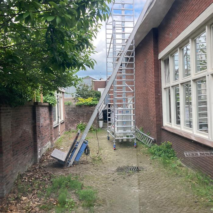 Mobile scaffold lift M