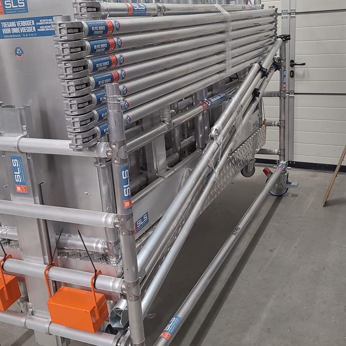 Mobile scaffold lift M